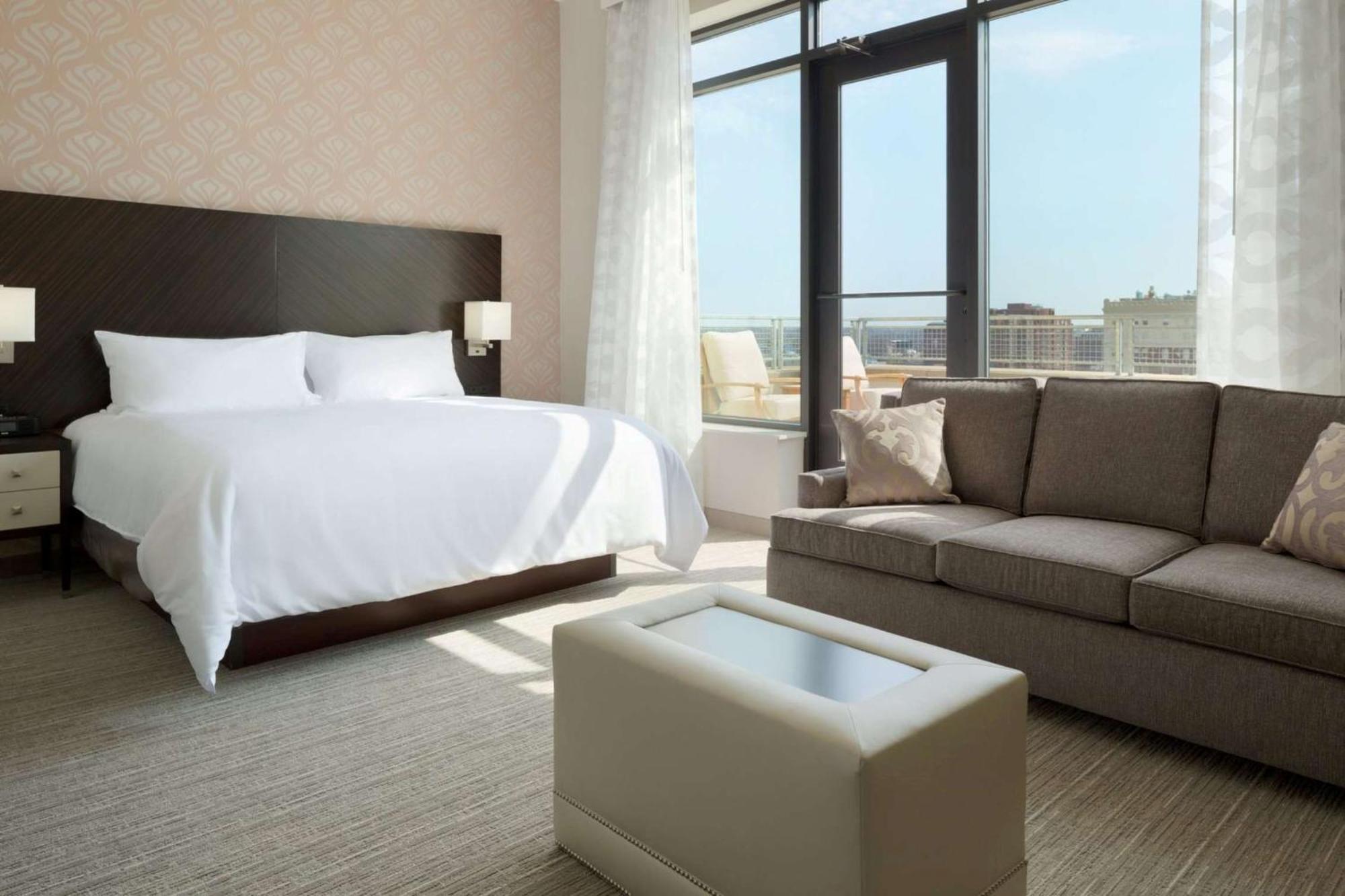 Embassy Suites Louisville Downtown Buitenkant foto
